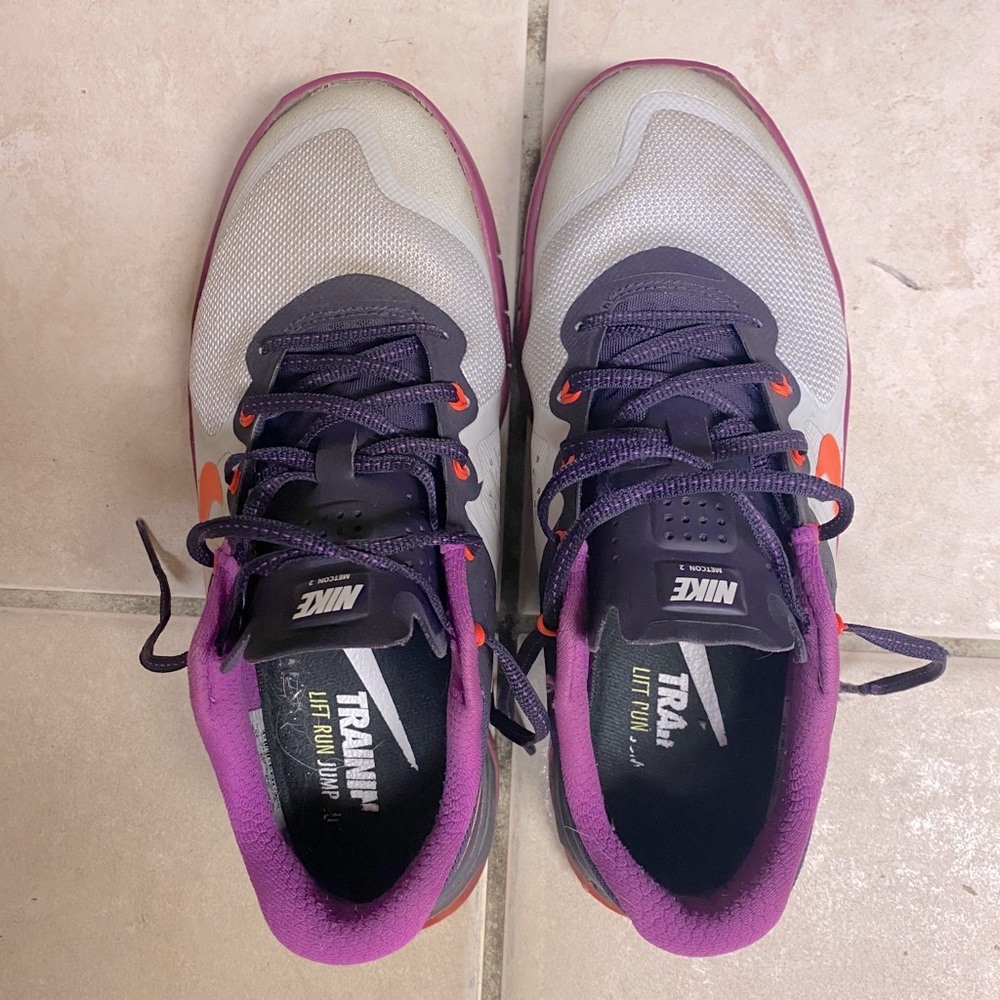 Nike tennis shoes